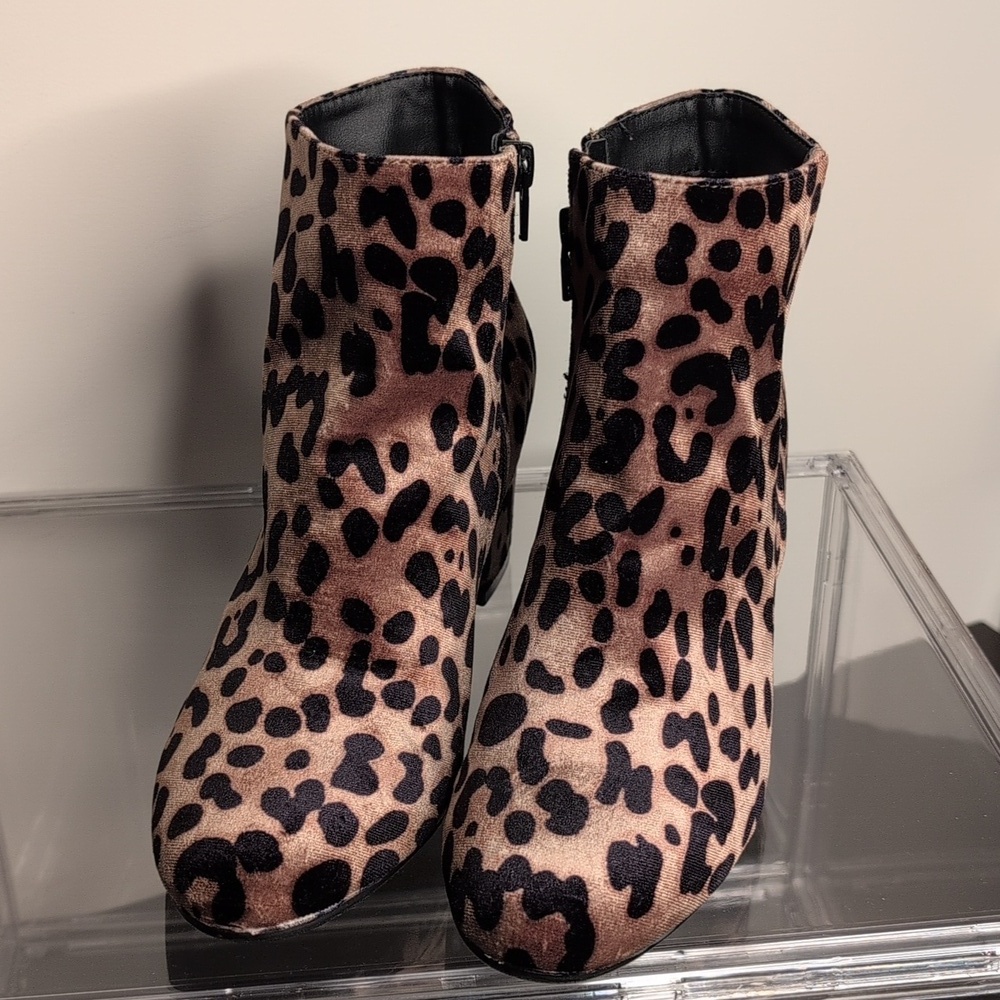 A New Day Leopard Print Booties Side Zipper Edgy Chic Mob Wife Size 6.5 - Picture 5 of 11